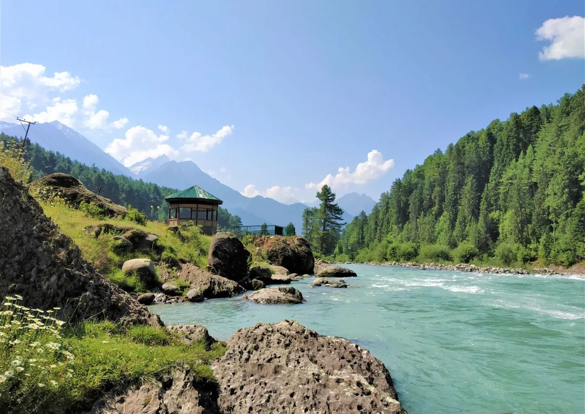 Kashmir-Tour-Packages-for-family